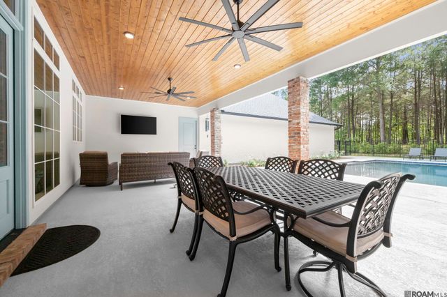 10108 Longleaf Ln, St Francisville, LA 70775
