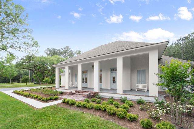 10108 Longleaf Ln, St Francisville, LA 70775