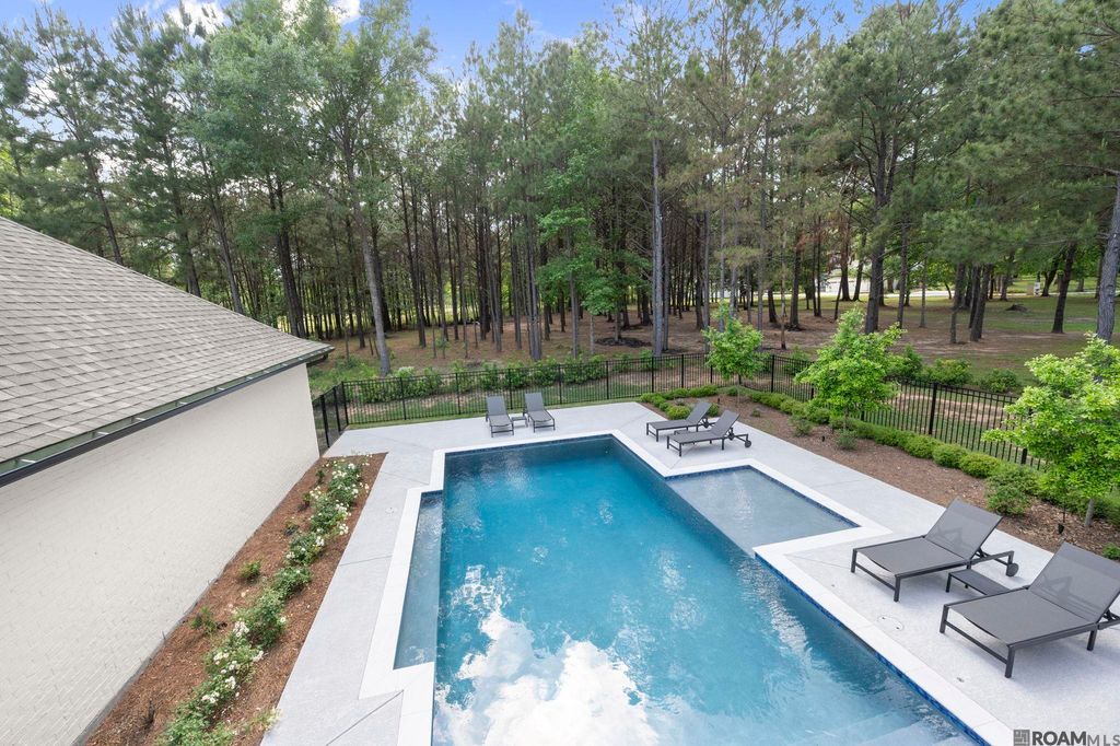 10108 Longleaf Ln, St Francisville, LA 70775