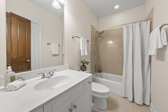 5745 Newbank Circle, 202, Dublin, OH 43017