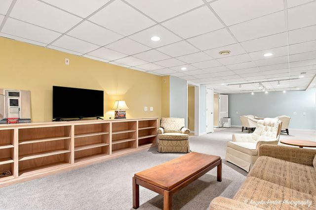 1110 Lake Shore Drive N, Barrington, IL 60010