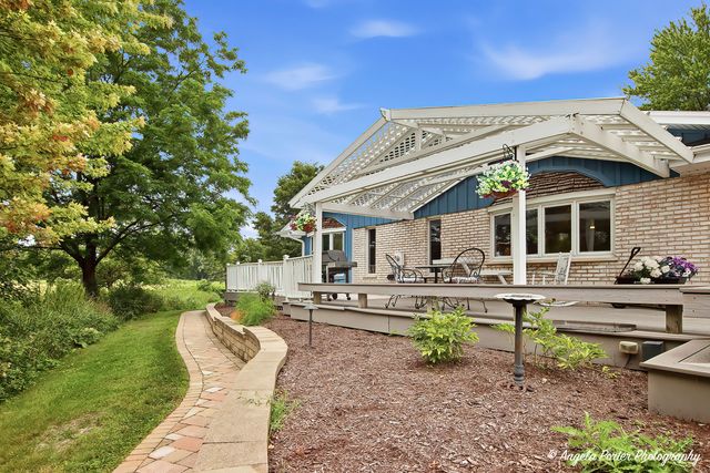 1110 Lake Shore Drive N, Barrington, IL 60010