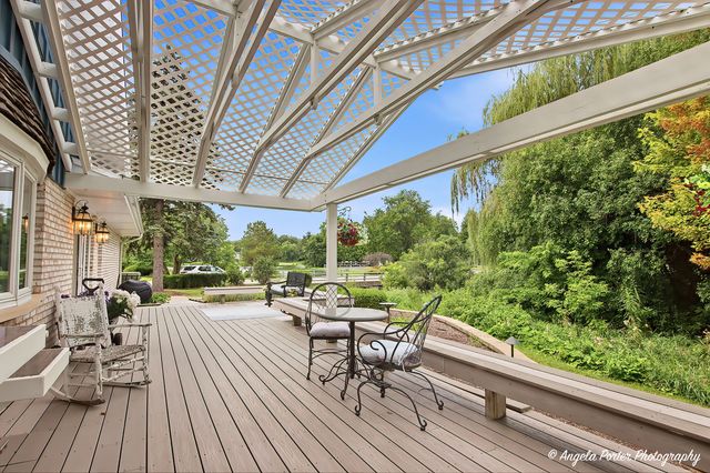 1110 Lake Shore Drive N, Barrington, IL 60010
