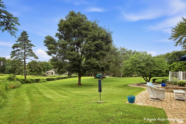 1110 Lake Shore Drive N, Barrington, IL 60010