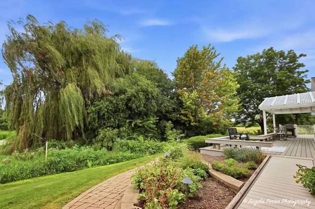 1110 Lake Shore Drive N, Barrington, IL 60010