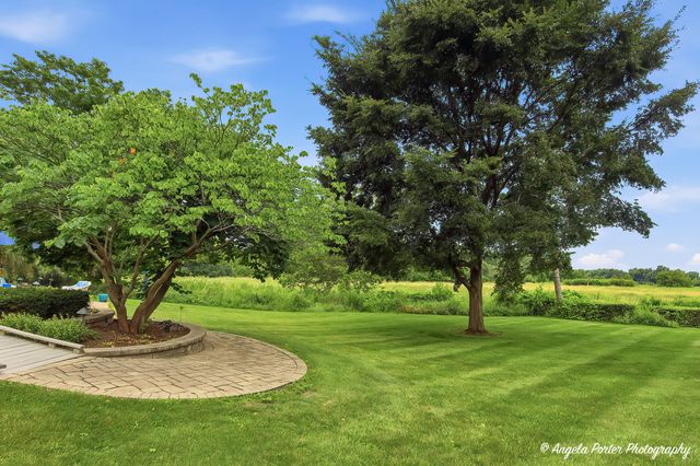 1110 Lake Shore Drive N, Barrington, IL 60010