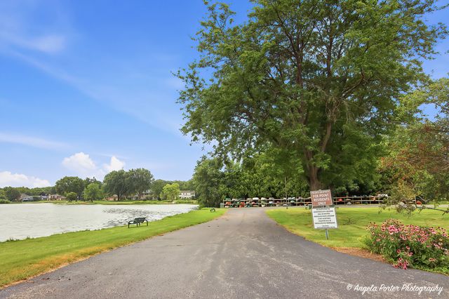1110 Lake Shore Drive N, Barrington, IL 60010