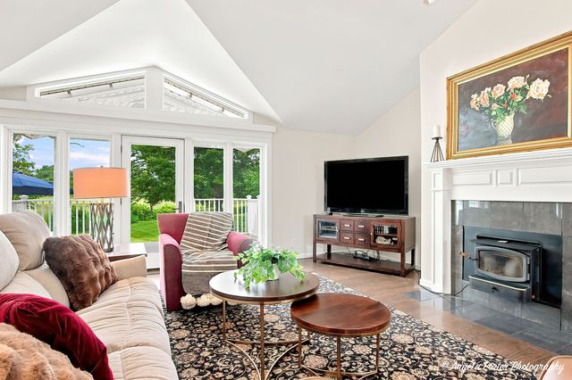 1110 Lake Shore Drive N, Barrington, IL 60010