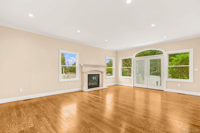 4 Corin Court, Syosset, NY 11791