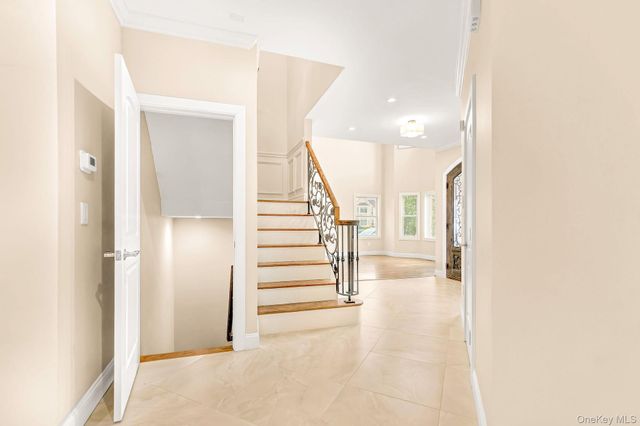 4 Corin Court, Syosset, NY 11791