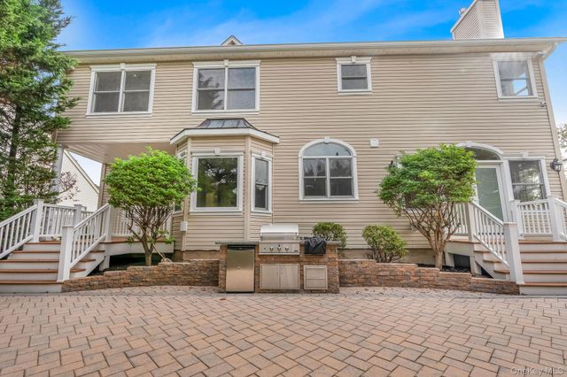 4 Corin Court, Syosset, NY 11791