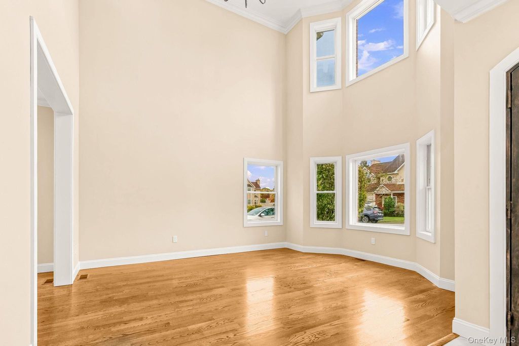 4 Corin Court, Syosset, NY 11791 — photo 5