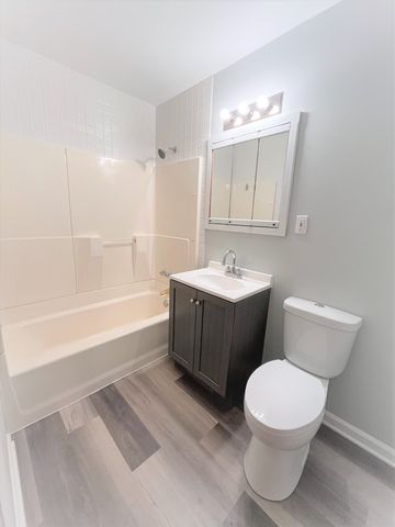 552 Cochise Place, Carol Stream, IL 60188