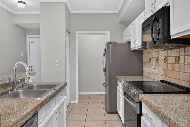 5608 PINNACLE HEIGHTS CIRCLE 305, Tampa, FL 33624