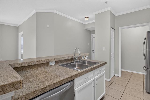 5608 PINNACLE HEIGHTS CIRCLE 305, Tampa, FL 33624