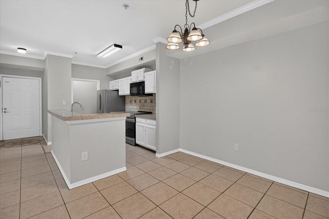 5608 PINNACLE HEIGHTS CIRCLE 305, Tampa, FL 33624