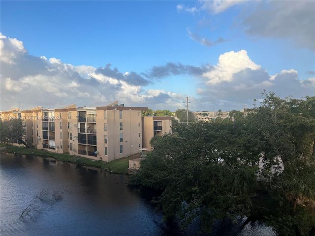 8895 Fontainebleau Blvd 407, Miami, FL 33172