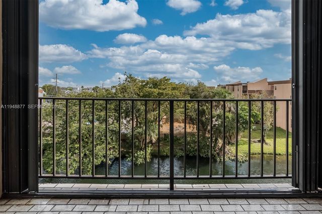 8895 Fontainebleau Blvd 407, Miami, FL 33172