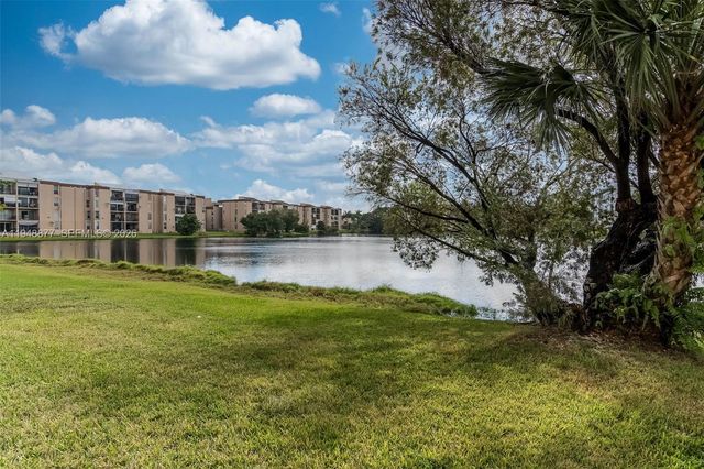 8895 Fontainebleau Blvd 407, Miami, FL 33172