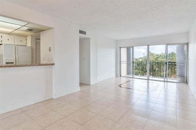 8895 Fontainebleau Blvd 407, Miami, FL 33172