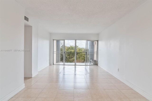 8895 Fontainebleau Blvd 407, Miami, FL 33172