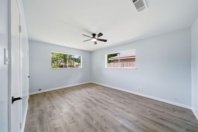 815 Klare Avenue, Rosenberg, TX 77471