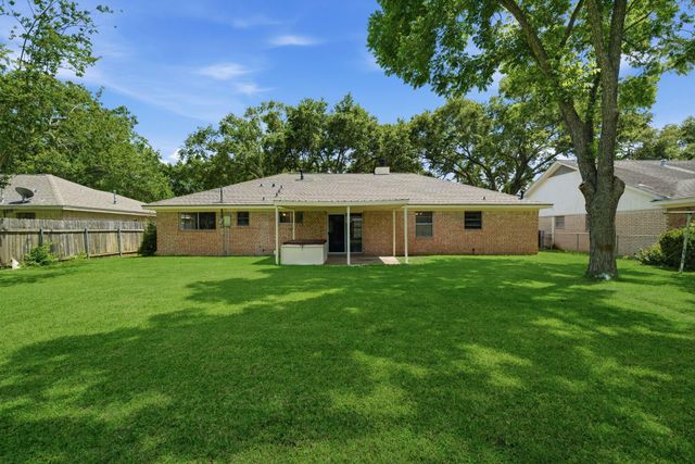 815 Klare Avenue, Rosenberg, TX 77471