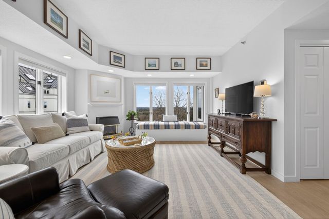 12 Mountain Laurels Dr Apt 402, Nashua, NH 03062