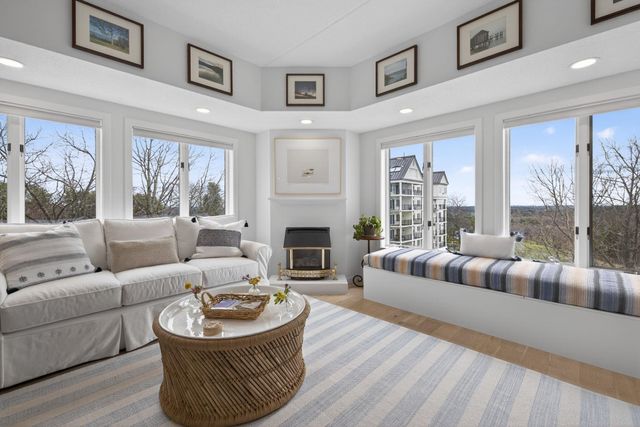 12 Mountain Laurels Dr Apt 402, Nashua, NH 03062