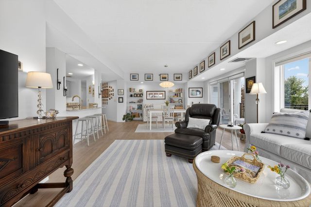 12 Mountain Laurels Dr Apt 402, Nashua, NH 03062