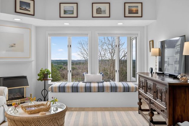 12 Mountain Laurels Dr Apt 402, Nashua, NH 03062