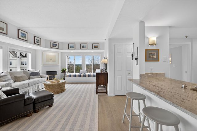 12 Mountain Laurels Dr Apt 402, Nashua, NH 03062