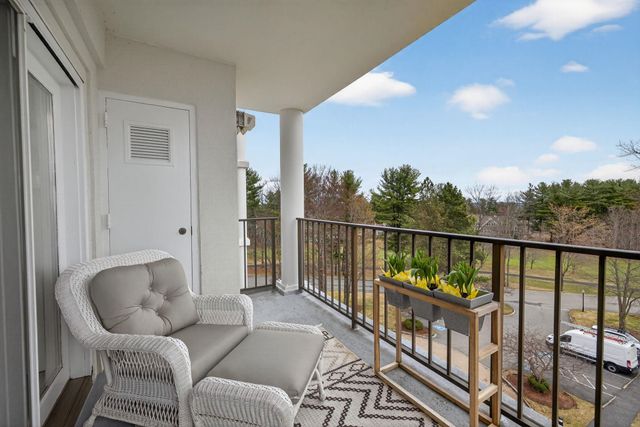 12 Mountain Laurels Dr Apt 402, Nashua, NH 03062