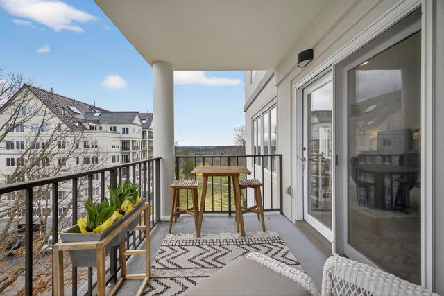 12 Mountain Laurels Dr Apt 402, Nashua, NH 03062