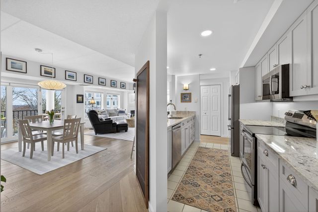 12 Mountain Laurels Dr Apt 402, Nashua, NH 03062