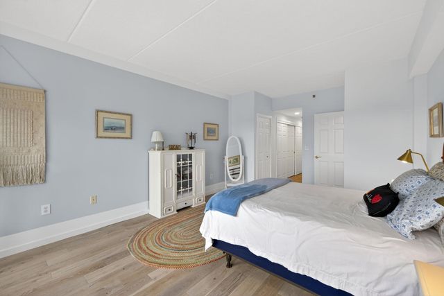 12 Mountain Laurels Dr Apt 402, Nashua, NH 03062