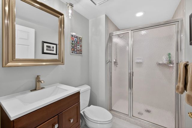 12 Mountain Laurels Dr Apt 402, Nashua, NH 03062