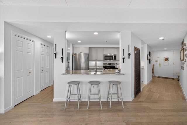 12 Mountain Laurels Dr Apt 402, Nashua, NH 03062