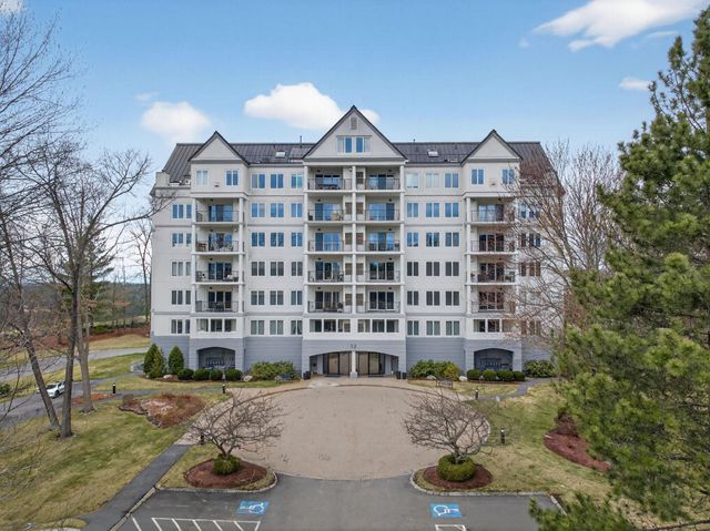 12 Mountain Laurels Dr Apt 402, Nashua, NH 03062