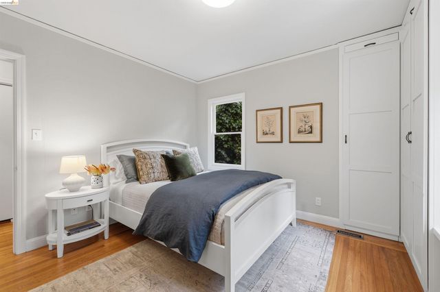 6233 Thornhill Dr, Oakland, CA 94611