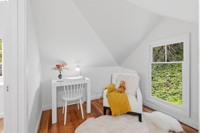 6233 Thornhill Dr, Oakland, CA 94611