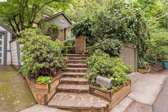 6233 Thornhill Dr, Oakland, CA 94611