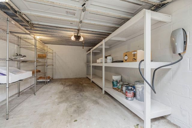 6233 Thornhill Dr, Oakland, CA 94611
