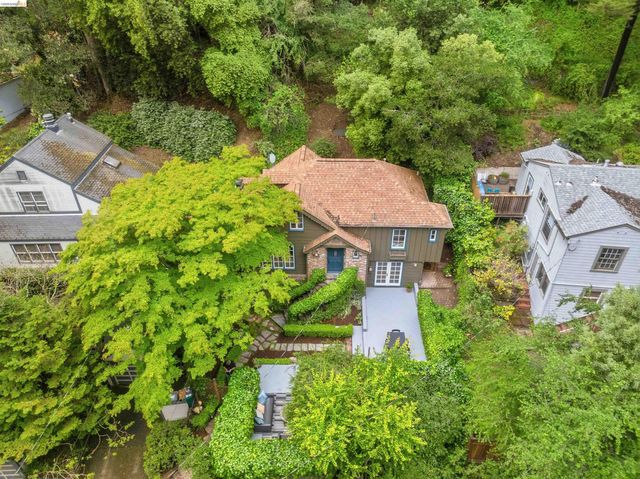 6233 Thornhill Dr, Oakland, CA 94611