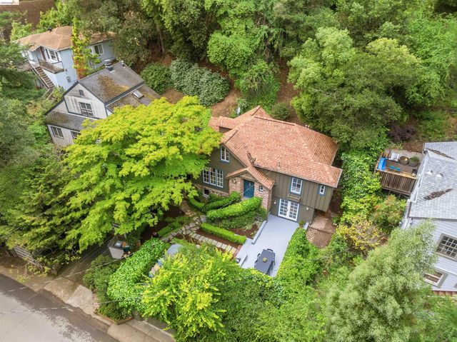 6233 Thornhill Dr, Oakland, CA 94611