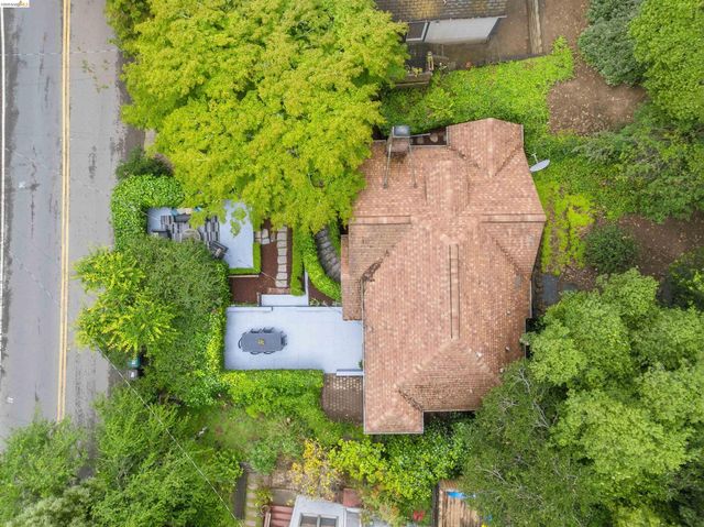6233 Thornhill Dr, Oakland, CA 94611