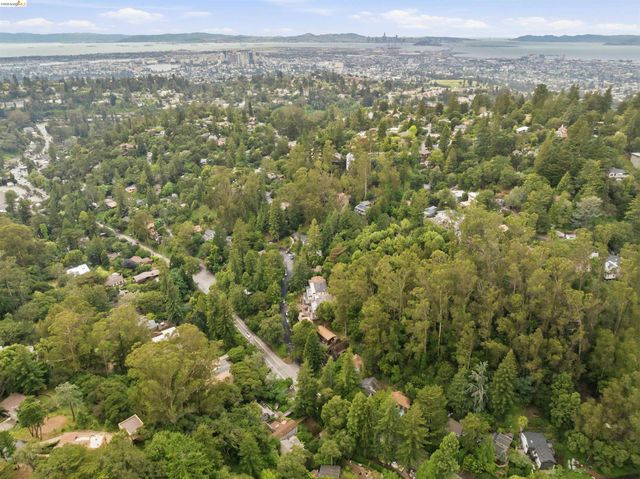6233 Thornhill Dr, Oakland, CA 94611
