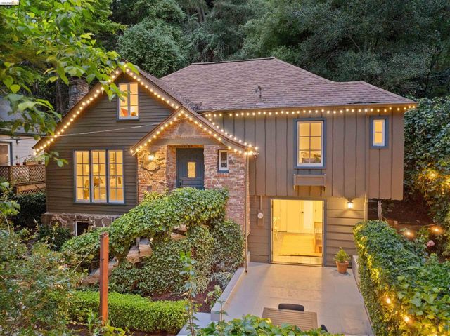 6233 Thornhill Dr, Oakland, CA 94611