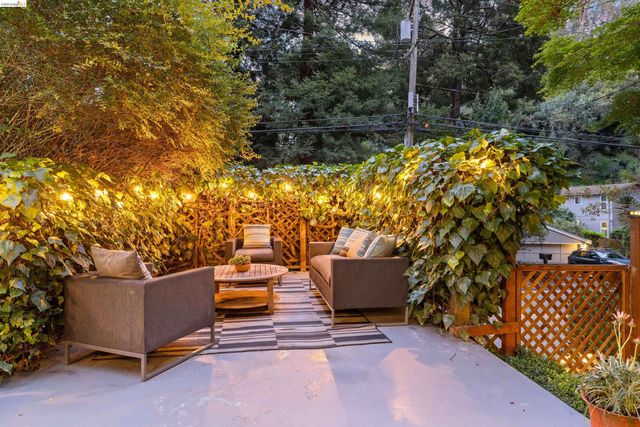 6233 Thornhill Dr, Oakland, CA 94611