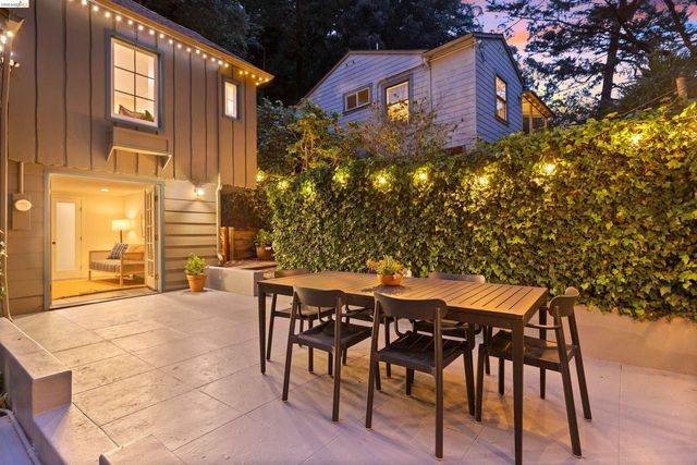 6233 Thornhill Dr, Oakland, CA 94611